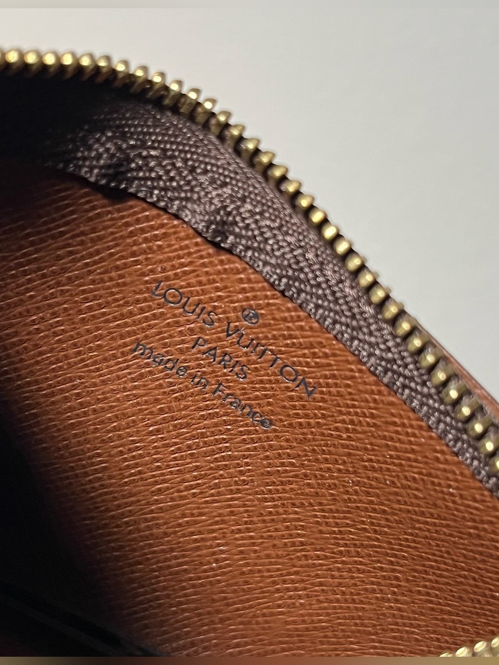 Louis Vuitton Monogram Key Pouch M62650 - Picture 3 of 5